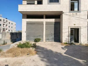 مخازن للبيع في شارع القدس نابلس مقابل مفروشات شهد التجارية
