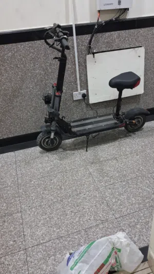 سكوتر نضيف ما فيه ولا عيب