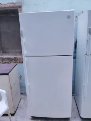 متوفر ثلاجه دايو18 قدم حجم متوسط بحاله جيده سعر مناسب ماركه دايو كوري معا التوصل التشغيل والكفاله