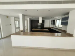 FOR SALE - Luxury Villa with Pool in Amwaj