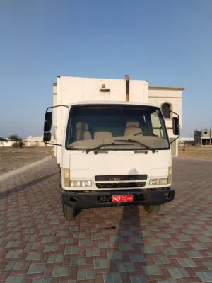 مستبيشي 7طن صندوق 2010 (4900) ريال