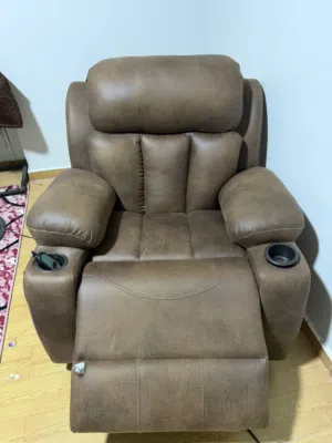 كرسي Recliner كهرباء بحامل أكواب – حالة ممتازة