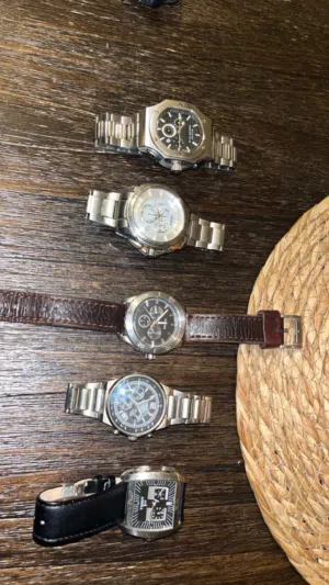 يوجد ساعات اصليه والفحص قبل الشراء