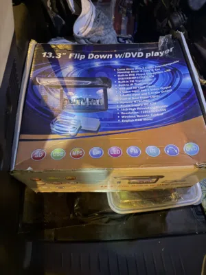 للبيع شاشه للسقف السياره 13.3 inch