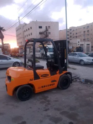 رافعه شوكيه نوع صيني حشوت ياباني اصلي ديزل حمولت 3 طن قير اتومتك جك وصط