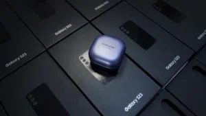 # Samsung Buds 1 استمتع بتجربة صوتية نقية وعميقة تأخذك إلى عالم من النغمات المتوازنة بوضوح استثنائي