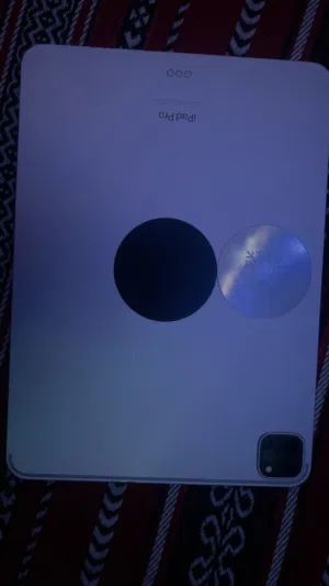 ال iPad Pro يعتبر جديد ما في خدش ما في أي تبديل في ال iPad أو قطعة السعر 1600 قابل للتفاوض بالمعقول