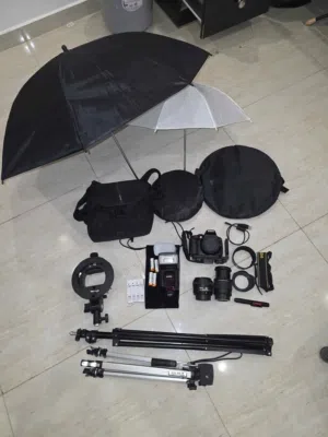 كاميرا Nikon D5300 مع عدة تصوير متكاملة نظيفة تماما