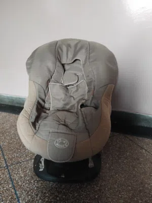مقعد سيارة للاطفال