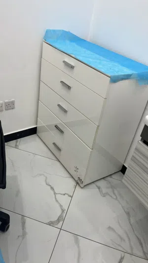 3 كباتات صغيره باللون الابيض