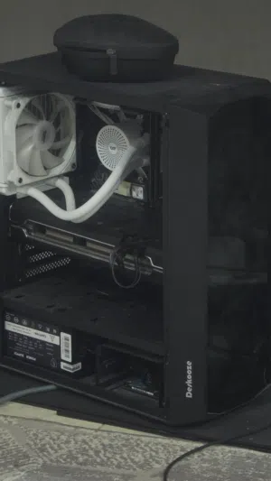 its an amd rx 5700 xt  3tb 650 w  16 gb ram  darkflash water cooler fan  i5- حط سعرك واتس :6691741