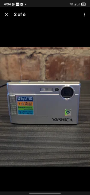 Vintage Yashica EZ Digital 7033 – 7.0MP Digicam The "Y2K Aesthetic" Essential Capture the nostalgic
