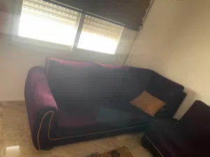كونر خشب ثقيل بحالة جيدة