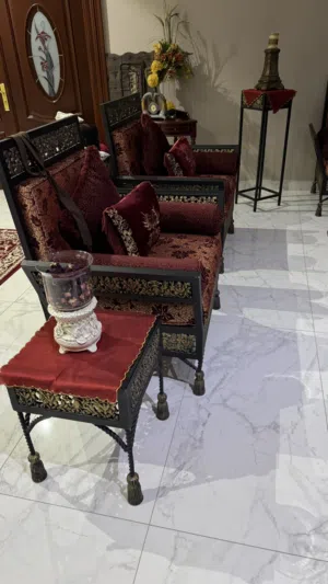 للبيع اثاث الكندور شبه نظيف
