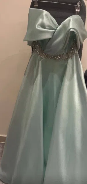 فستان سهرة للبيع