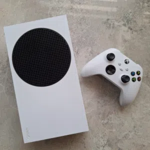 Xbox serious s  للبيع مع ملحقات كاملة +UPS 3000 V + Hard 1T + بطارية المدعمة اليدة الاصلية  السعر610