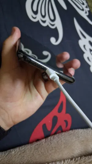 ايفون xs max 256 gb مسكر الايكلاود للبدل على تلفون يكون كويس