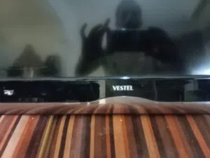 شاشه مستعمله بحاله جيده للبيع فستل و ناشونال الكترك