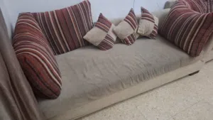 طقم جلوس بحالة جيدة جداً