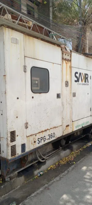مولدة كهرباء عاطله نوع كمنز موديل 2009 حجم المحرك خمسه ونص 6سلندر انجتر دهن