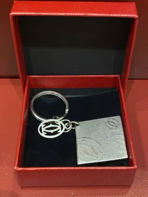 ميداليه كارتيه البيرث دي مستعمله Cartier