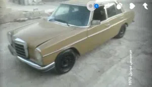 مرسيدس بنز الفئة E 1970 موديل بيج مع هوك خلفي وبلوتوث، حالة ممتازة