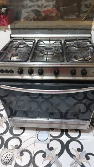 فرن غاز نضيف مقاس 90سم نضيف وشغال كامل