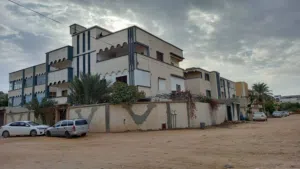 منزل واجهتين غربية وبحرية – استثماري أو سكني   الموقع: جنزور الشرقية – خلف مصحة الضياء