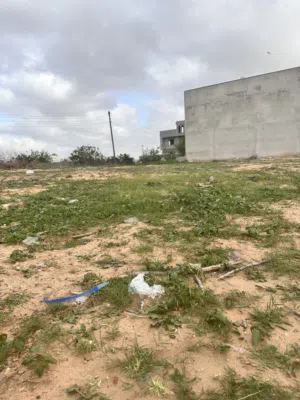 قطعة أرض للبيع عين زراة بجانب منتزه الهابي لاند