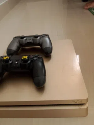 بلاي ستيشن 4 مستعمله لحاله ممتازه