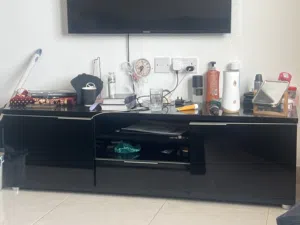 طاولة تلفزيون بحاله ممتازه