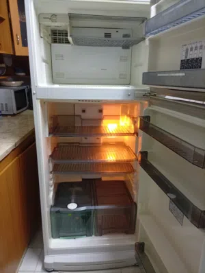 تلاجة بحالة ممتازة للبيع