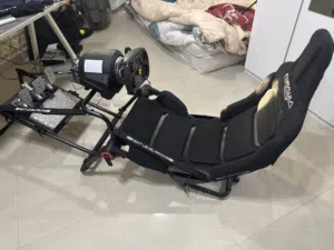 محاكي F1  مع الدواسات و السكان و القاعده و الكرسي و السوني و الVR للبيع