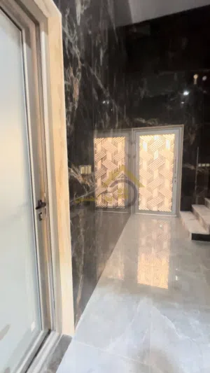 طابق مميز تجاري للايجار في منطقة الجنينة