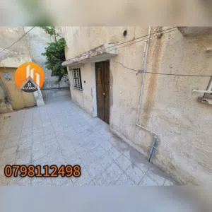 شقة لعرسان شبه ارضي مدخل مستقل مع ساحات على الداير 2 مدخلين مشمسة مع احواض زريعة في القصور