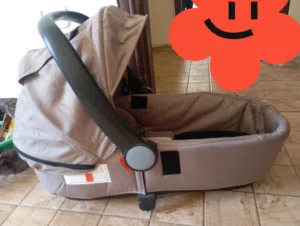سرير بيبي وحمالة صدر