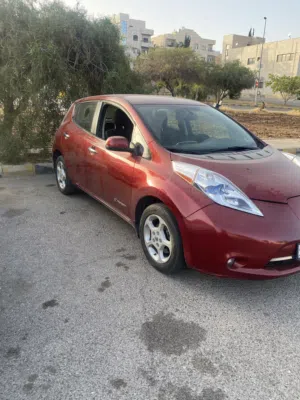 نيسان ليف sv مدخلين 8 بار 2015