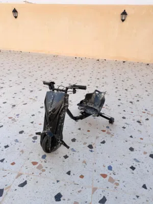 سكوتر درفت مع شاحن و مفتاح للبيع