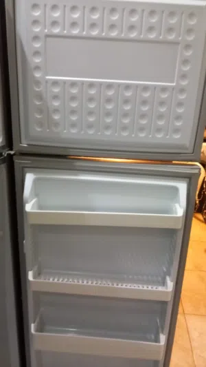 – ثلاجة 18 قدم للبيع ماركة Mistral