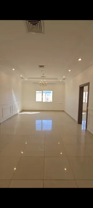 200 m2 3 Bedrooms Apartments for Rent in Hawally Zahra