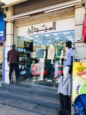 بيع محل رجالي  تجاري على الشارع الرئيسي ثلاث طوابق وممكن شريك او ممول مع مالك المحل قابل للتفاوص
