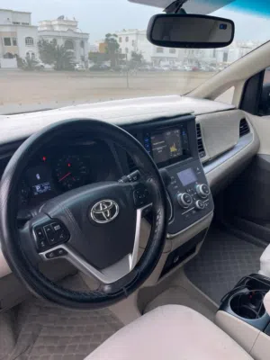 Used Toyota Sienna in Muscat