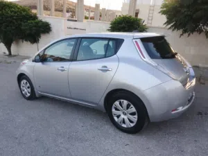 نيسان ليف موديل 2015 فئه S (مدخلين شحن) 7 بار)البيع كاش كاش فقط