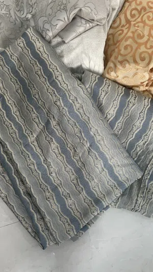 ستائر بحالة ممتازة