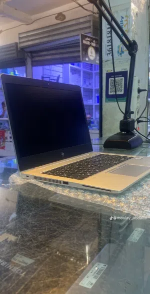 pc hp i5 . 8.thGen Ram 8 gb disk 256 ssd  14pos