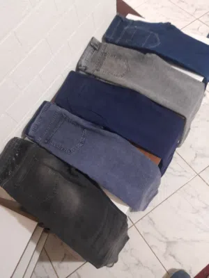 بلاطين جينز عدد 8.  قياس 34_33  عدة الوان بحالة جيدة السعر للمجموعة كاملة 20 دينار فقط
