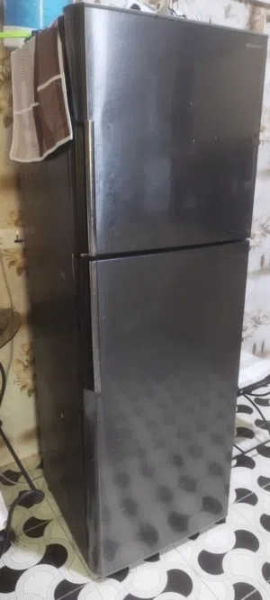 ثلاجه شبه جديده نظيفه جداً