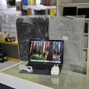 ماكبوك إير 2020 – M1 / رام 8 جيجا / 256GB SSD + ضمان 3 شهور  MacBook Air 2020 – M1 / 8GB RAM / 256