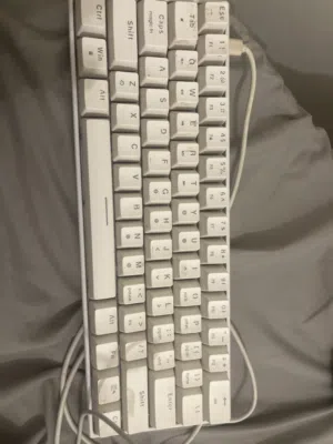 white fantech maxfit61 keyboard with red keykaps
