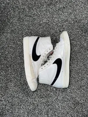 شوز نايك Nike Blazer Mid LTR Shoes اوريجينال حالته نظيفه جدا مقاس 40.5 قابل للتفاوض